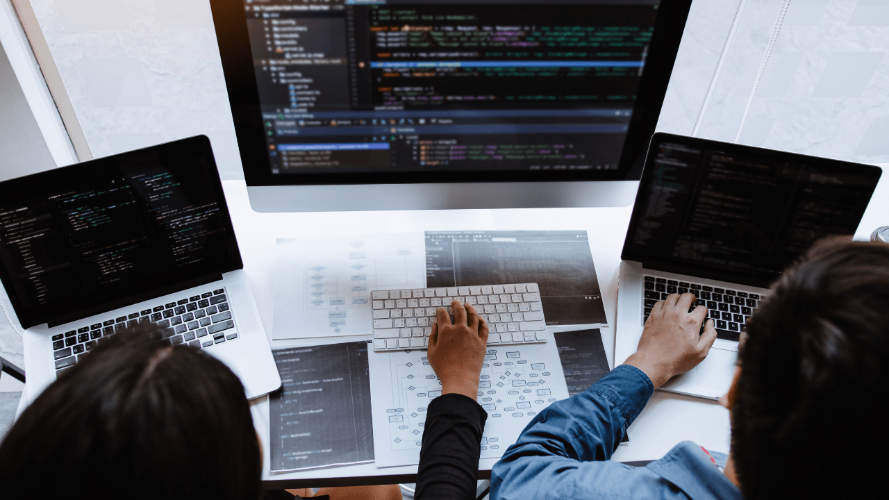 З чого почати, щоб стати крутим Front-End розробником?<br>Радять сеніори